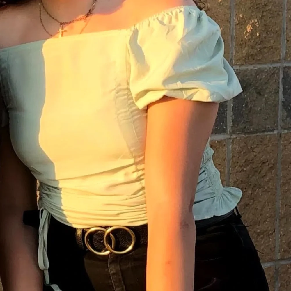 LIGHT GREEN RUFFLED TOP WITH ROUCHING - Picture 2 of 2